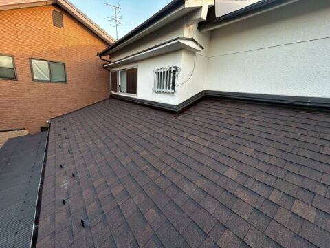 屋根シングル材への葺き替え工事